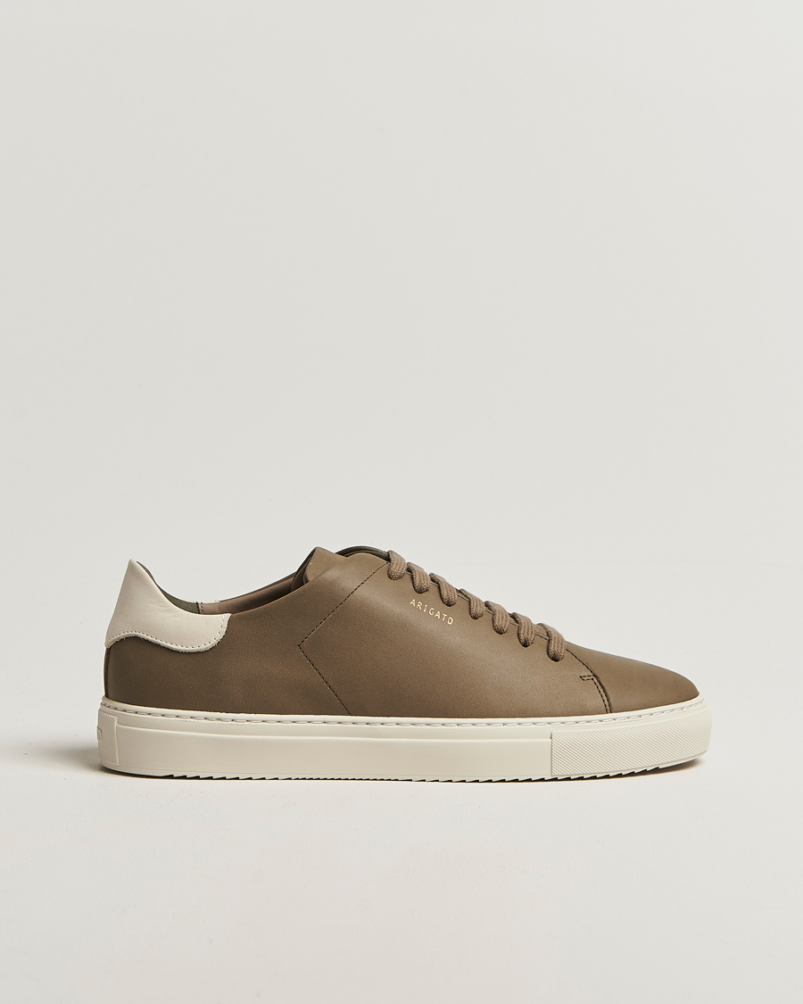 Hombres | Axel Arigato Clean 90 Nubuck Sneaker Dark Green/Light Beige | Axel Arigato | Clean 90 Nubuck Sneaker Dark Green/Light Beige