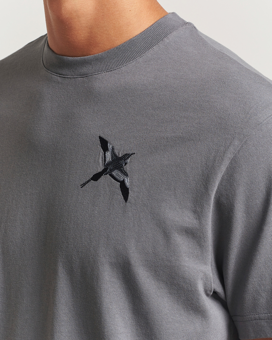 Hombres | Camisetas | Axel Arigato | Micro Bee Bird T-Shirt Steel Grey