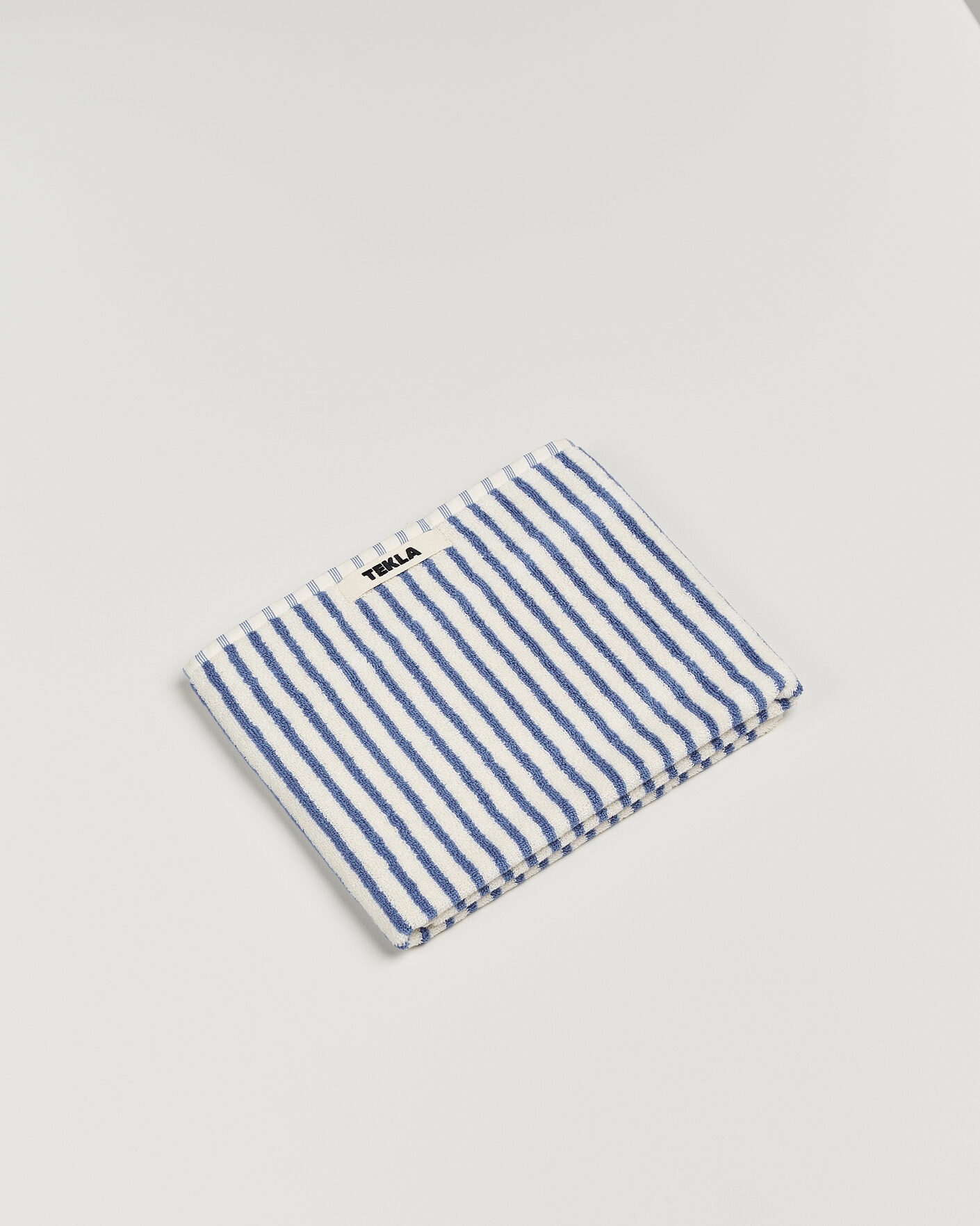 Hombres | Telas | Tekla | Organic Terry Hand Towel Coastal Blue Stripes