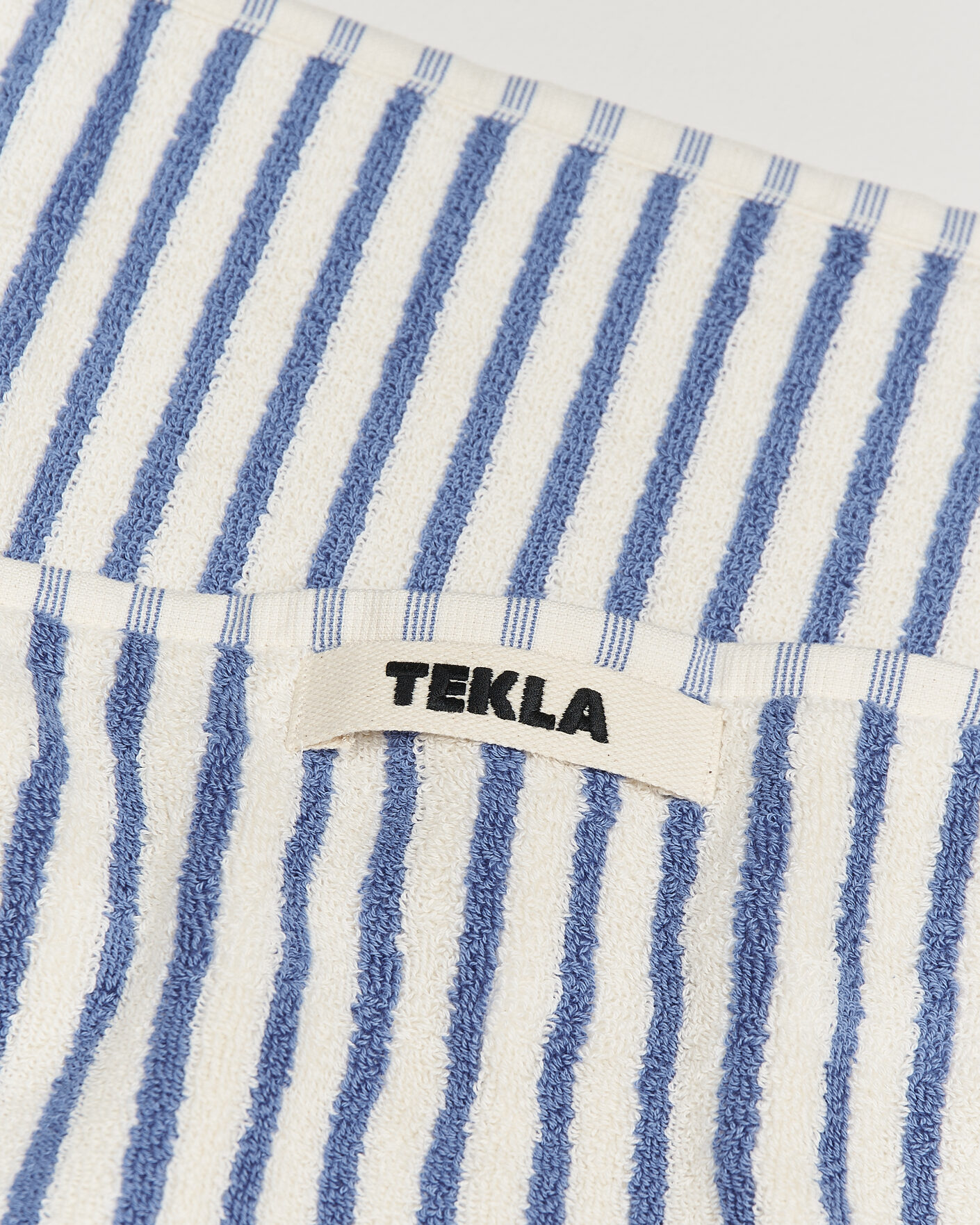 Hombres | Telas | Tekla | Organic Terry Hand Towel Coastal Blue Stripes