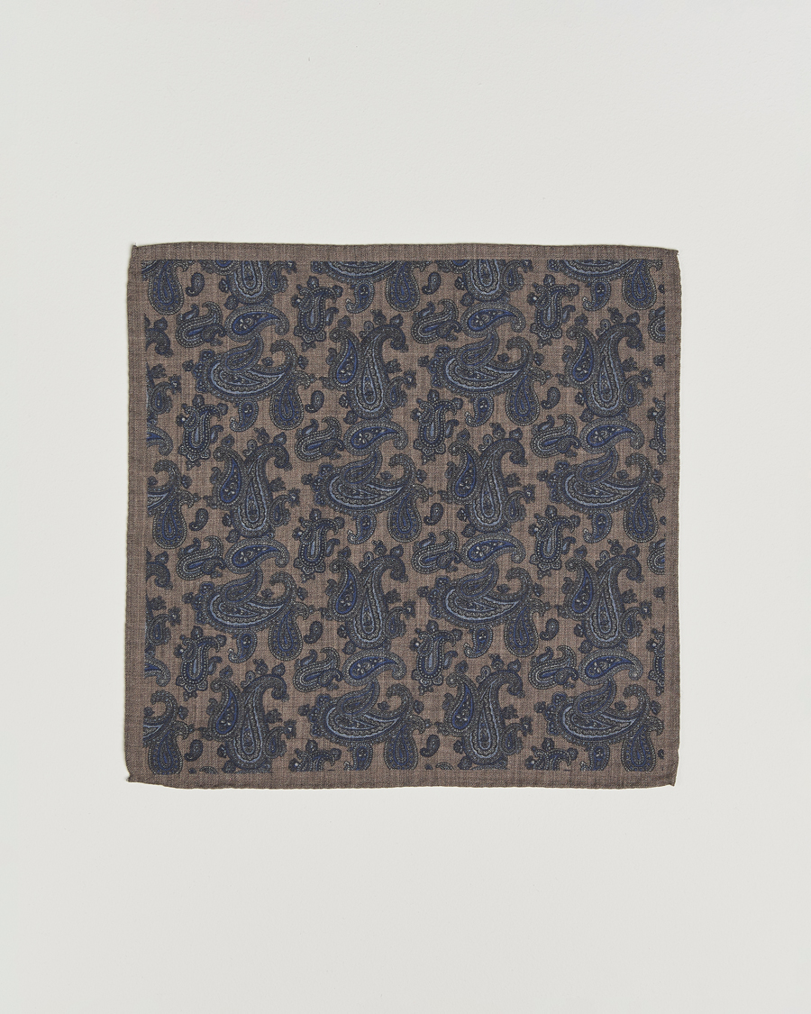Hombres | Pañuelos de bolsillo | Amanda Christensen | Wool Flannel Large Paisley Pocket Square Dark Beige