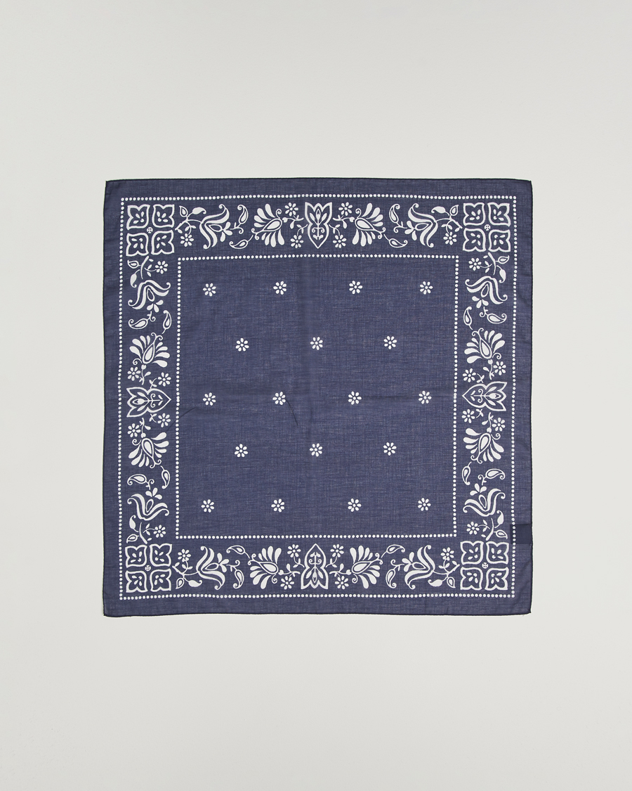 Hombres | Bufandas elegantes | Amanda Christensen | Cotton Voilé Printed Flower Bandana Navy
