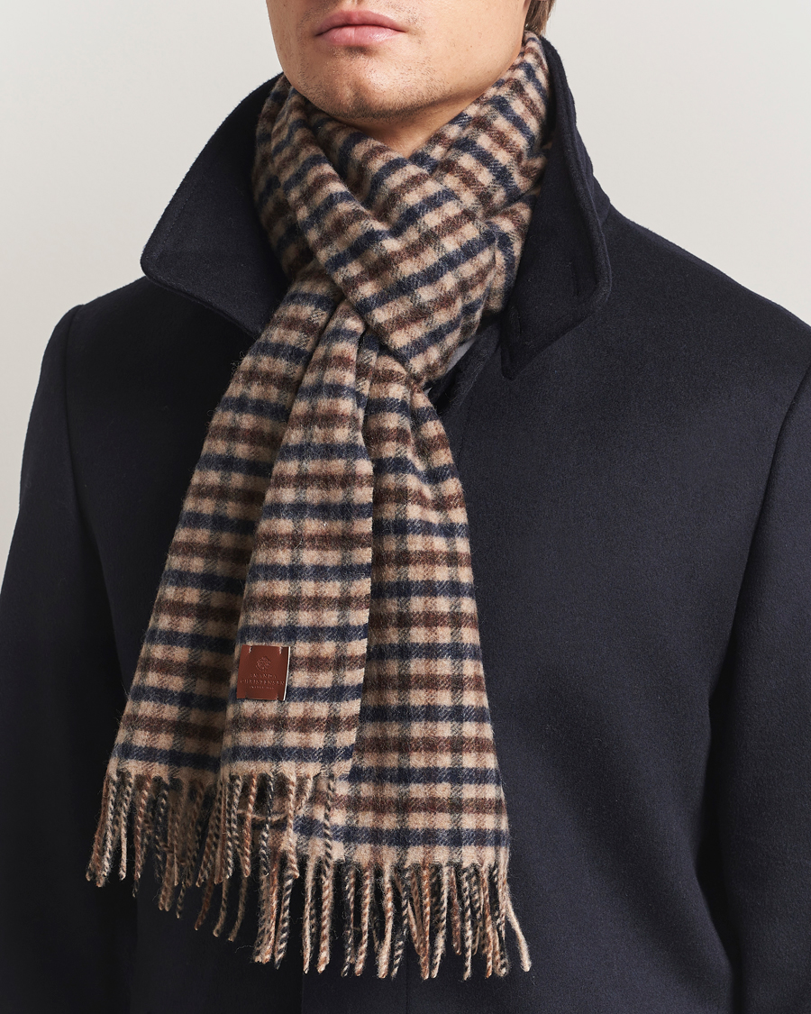 Hombres | Amanda Christensen Merino Wool Check Scarf Navy/Beige | Amanda Christensen | Merino Wool Check Scarf Navy/Beige