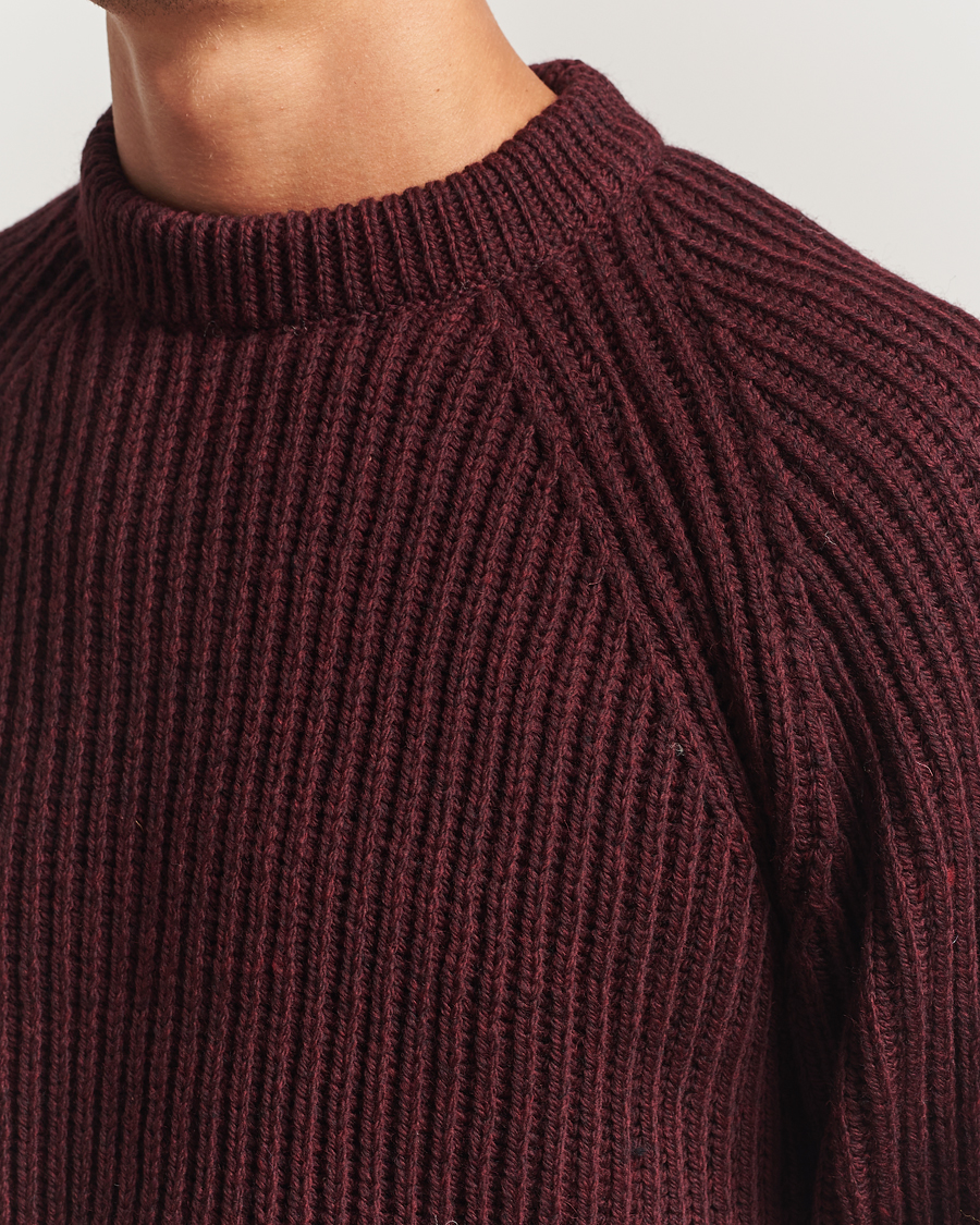 Hombres | Jerséis y prendas de punto | Gloverall | Fisherman Rib Chunky Wool Crew Neck Burgundy