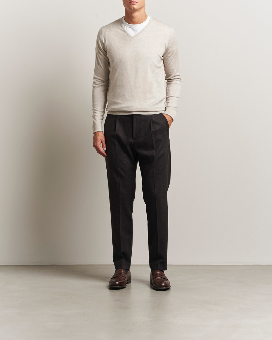 Hombres | Jerséis y prendas de punto | John Smedley | Bobby Extra Fine Merino V-Neck Pullover Grey Fleece