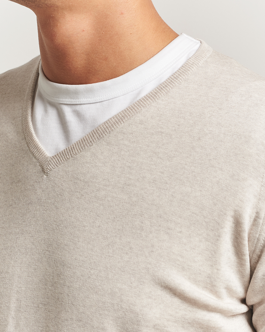 Hombres | Jerséis y prendas de punto | John Smedley | Bobby Extra Fine Merino V-Neck Pullover Grey Fleece