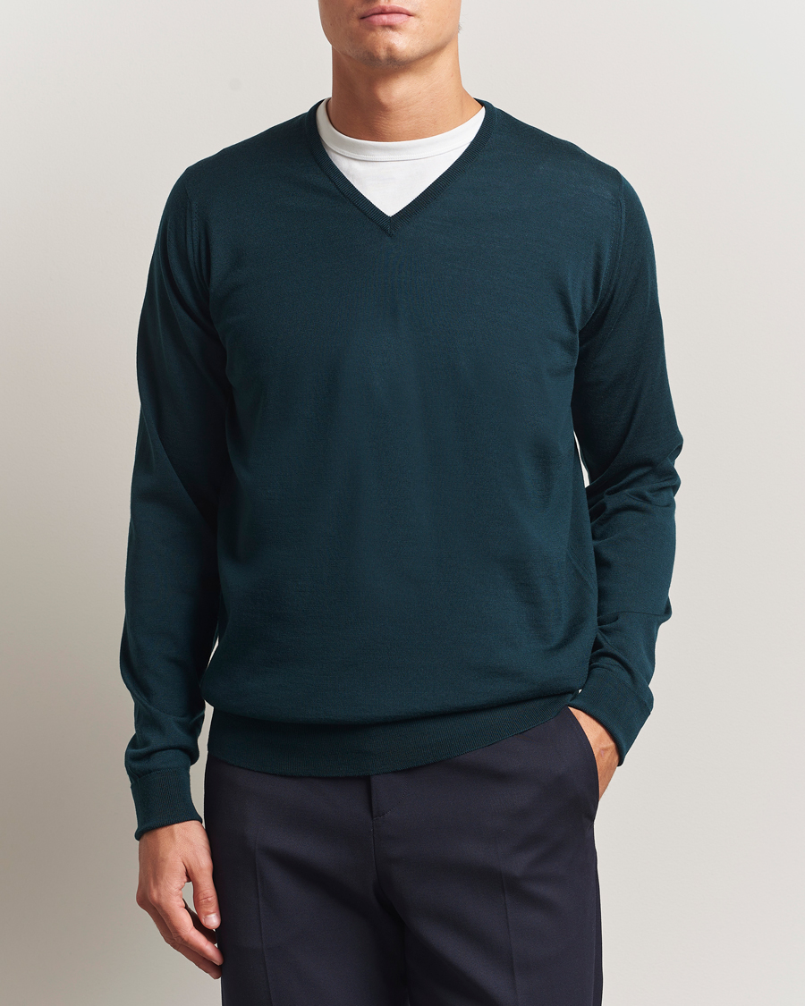 Hombres | Jerséis y prendas de punto | John Smedley | Bobby Extra Fine Merino V-Neck Pullover Richardson Green