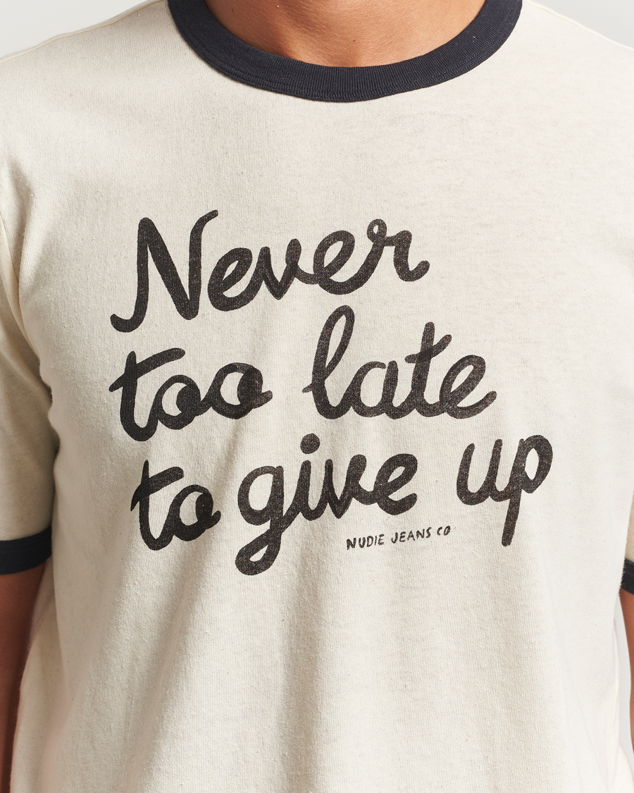 Hombres | Camisetas | Nudie Jeans | Ricky Too Late T-Shirt Ecru