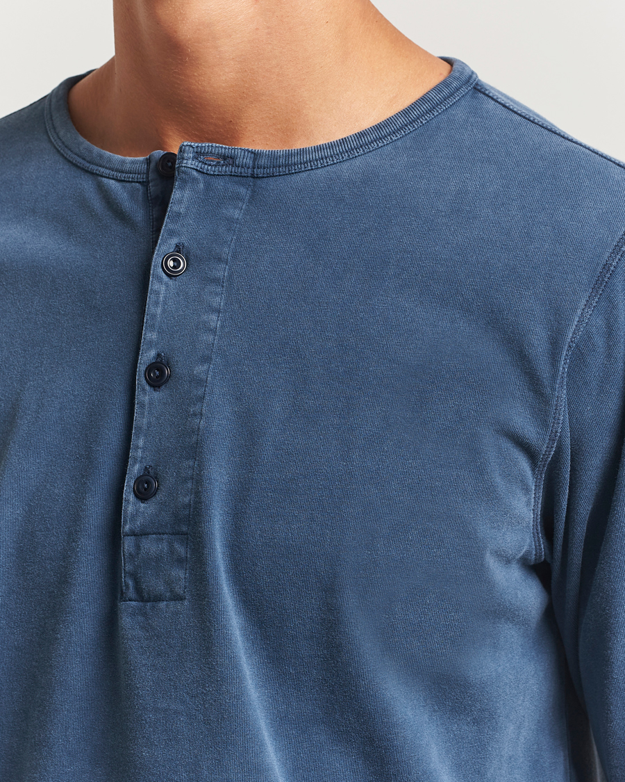 Hombres | Jerséis y prendas de punto | Nudie Jeans | Long Sleeved Henley Washed Blue