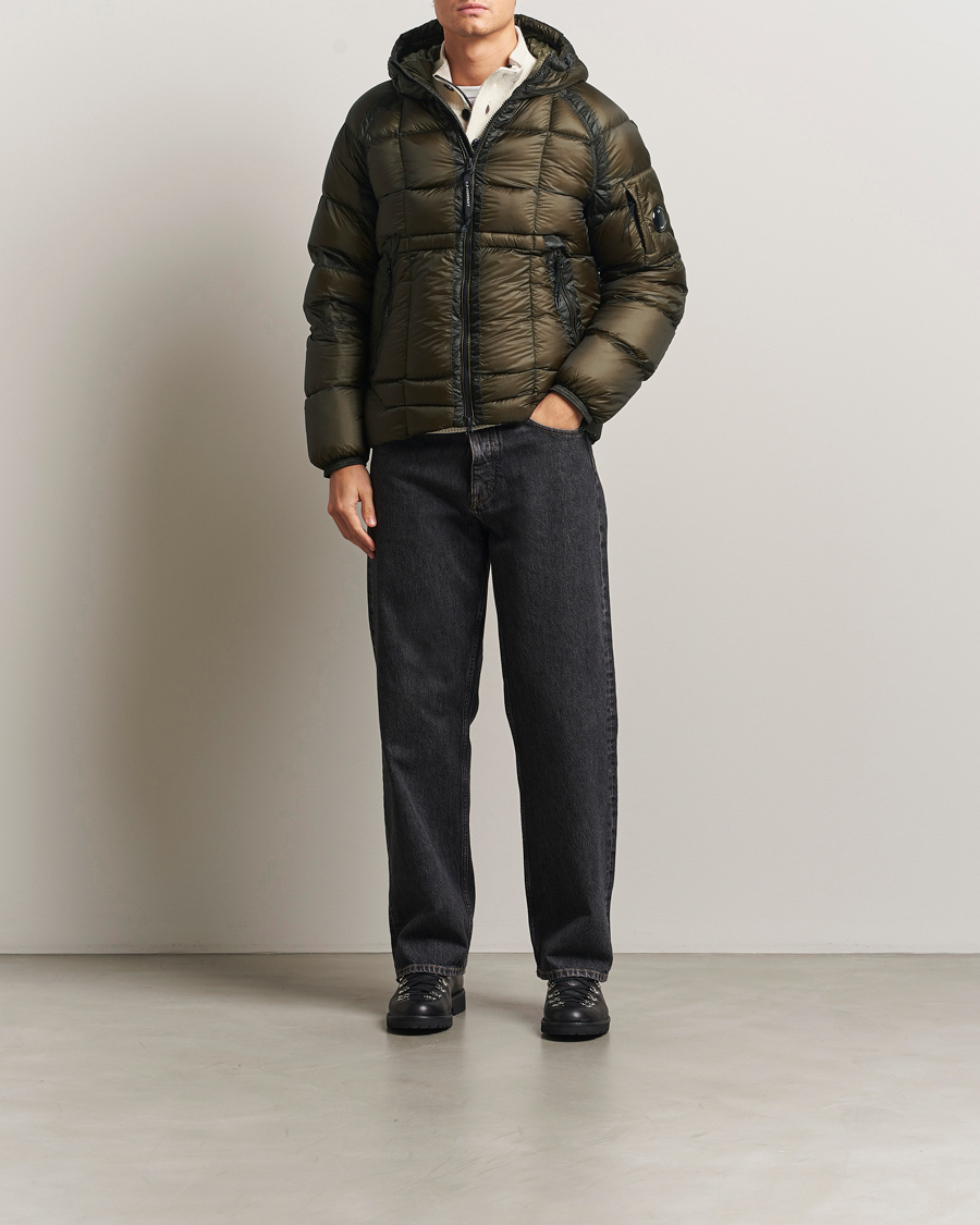 C.P. Company DD Shell Padded Hood Jacket Dark Green en CareOfCarl.es