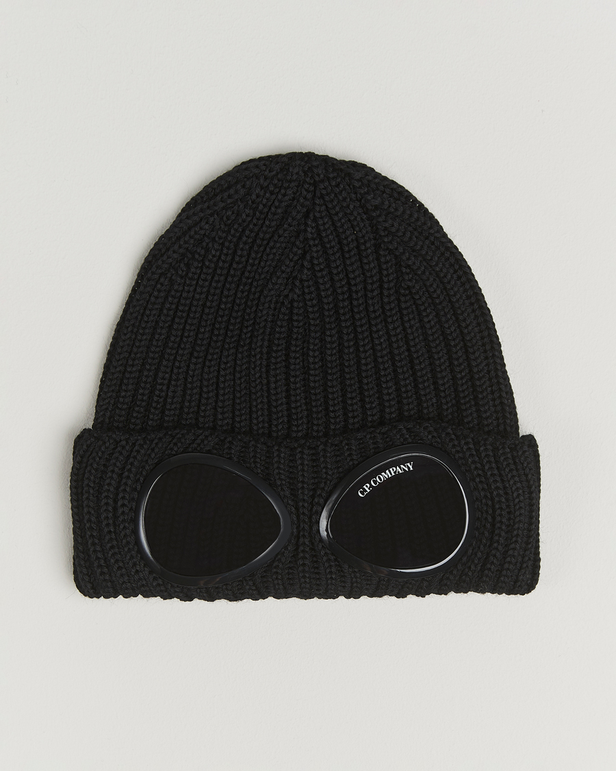 C.P. Company Knitted Merino Goggle Beanie Black en CareOfCarl.es