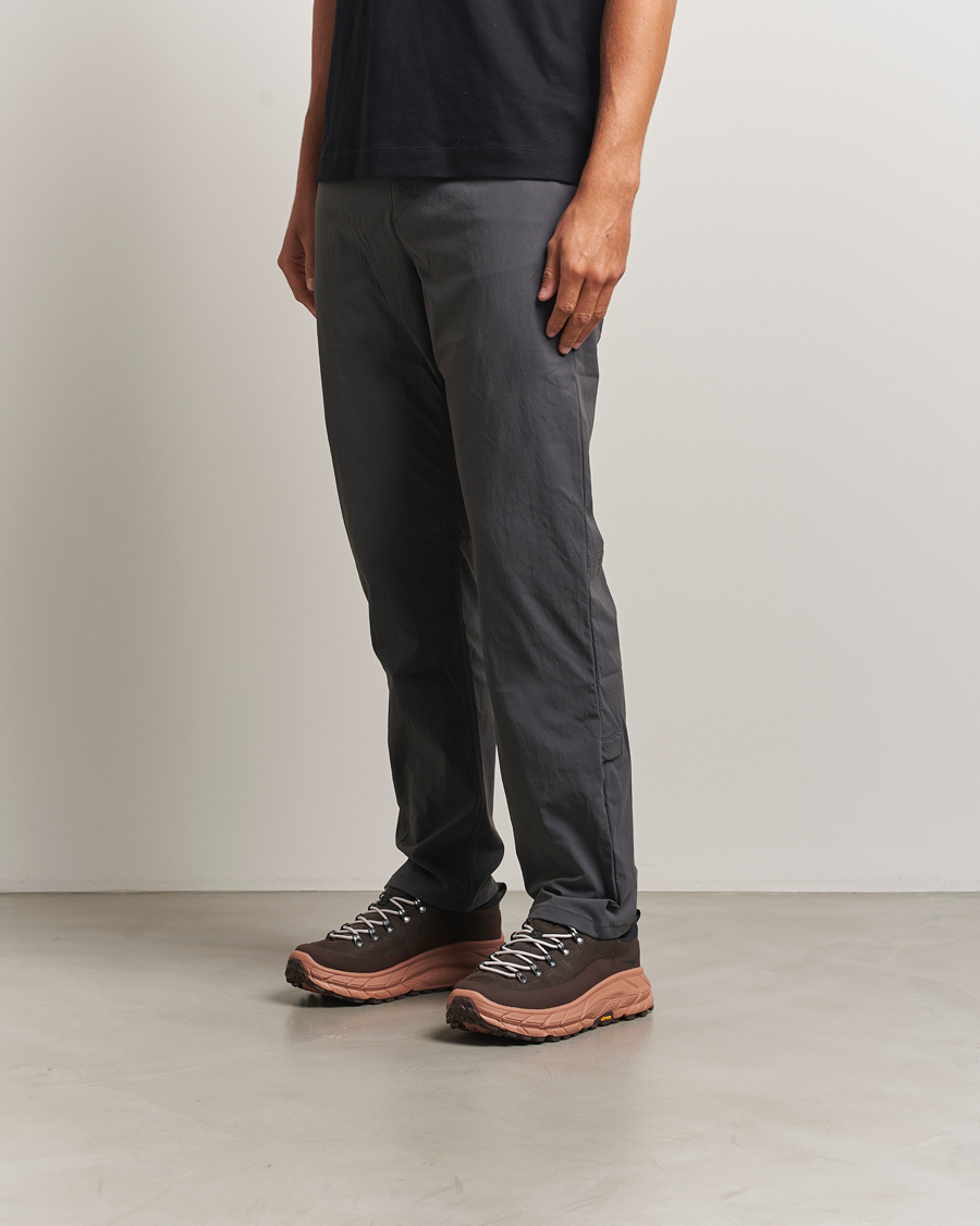 Hombres | Zapatillas de trail | Hoka | One Tor Summit Cast Iron/Walnut