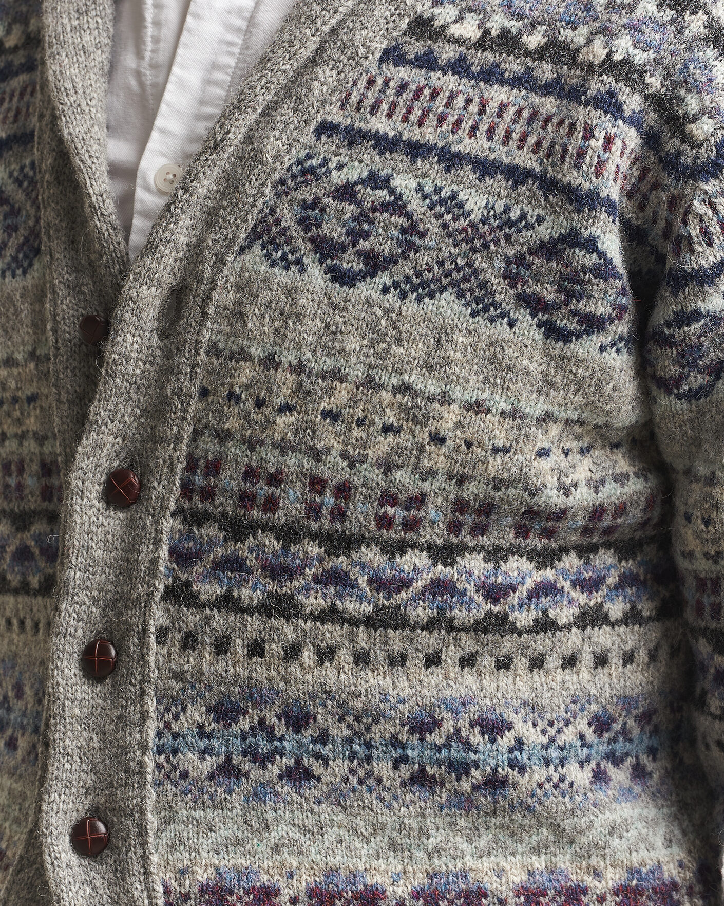 Hombres | Jerséis y prendas de punto | Jamieson's of Shetland | Jamiesons Of Shetland All Over Fair Isle Shawl Collar Cardigan Grey