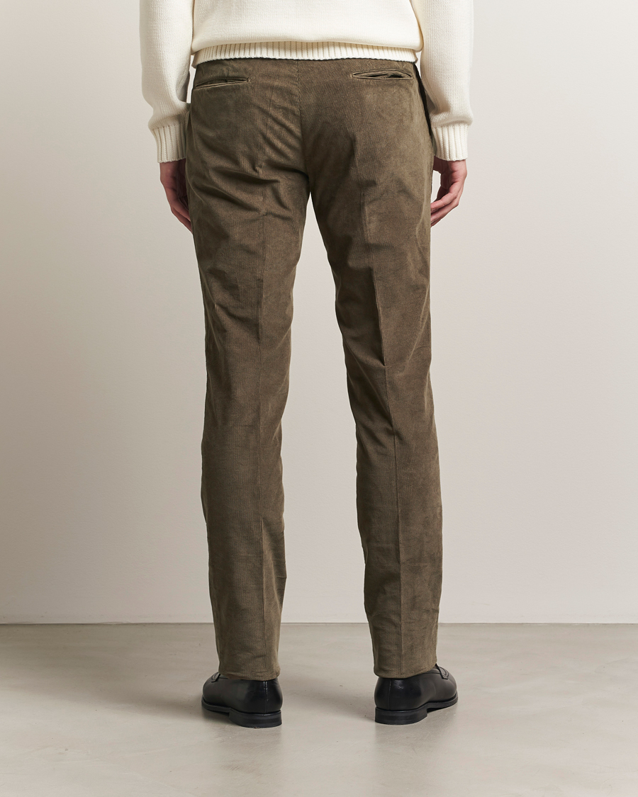 Hombres | Pantalones | Incotex | Slim Fit Baby Corduroy Trousers Taupe