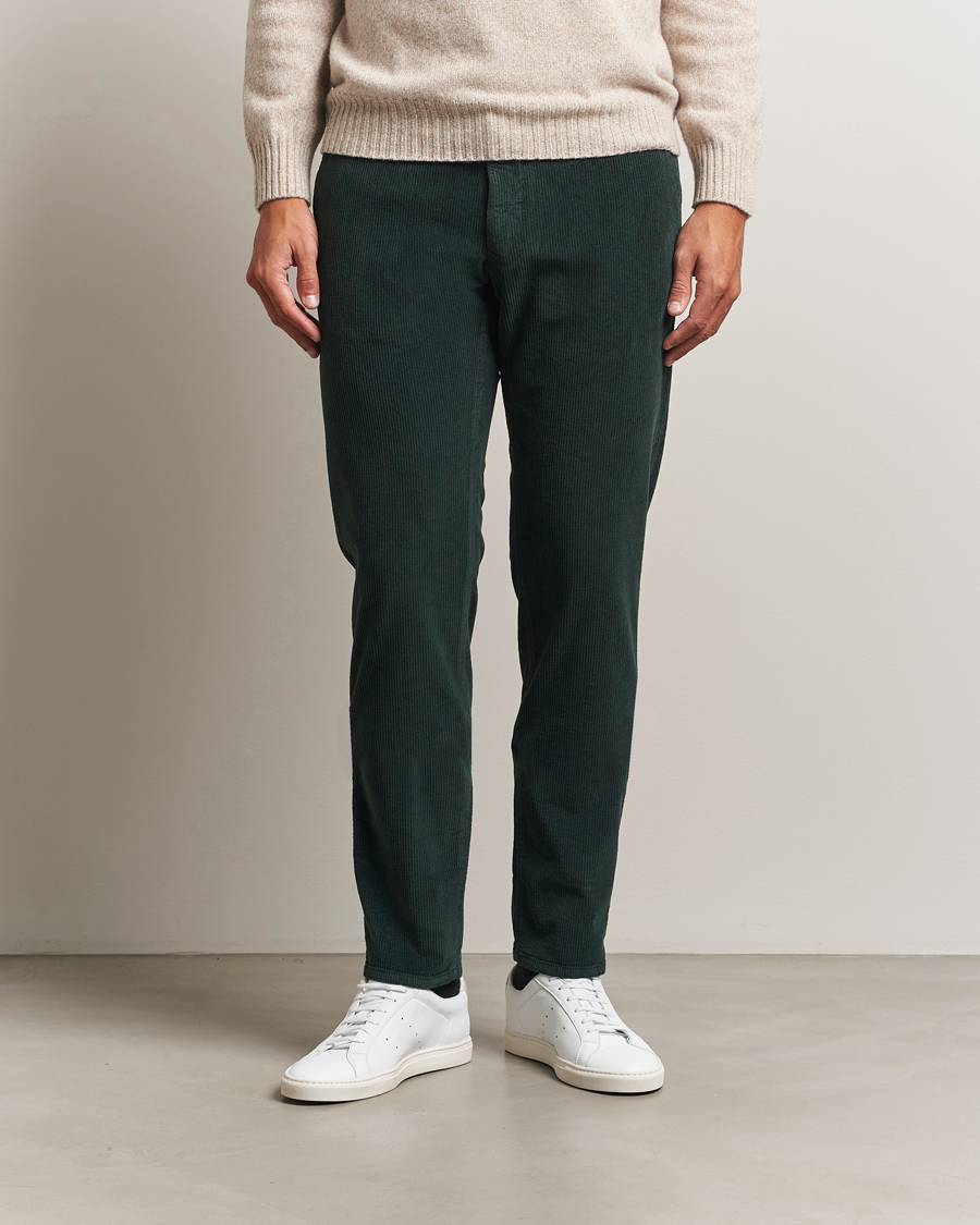 Hombres | Pantalones | Incotex | Slim Fit Leisure Cord Slacks Dark Green