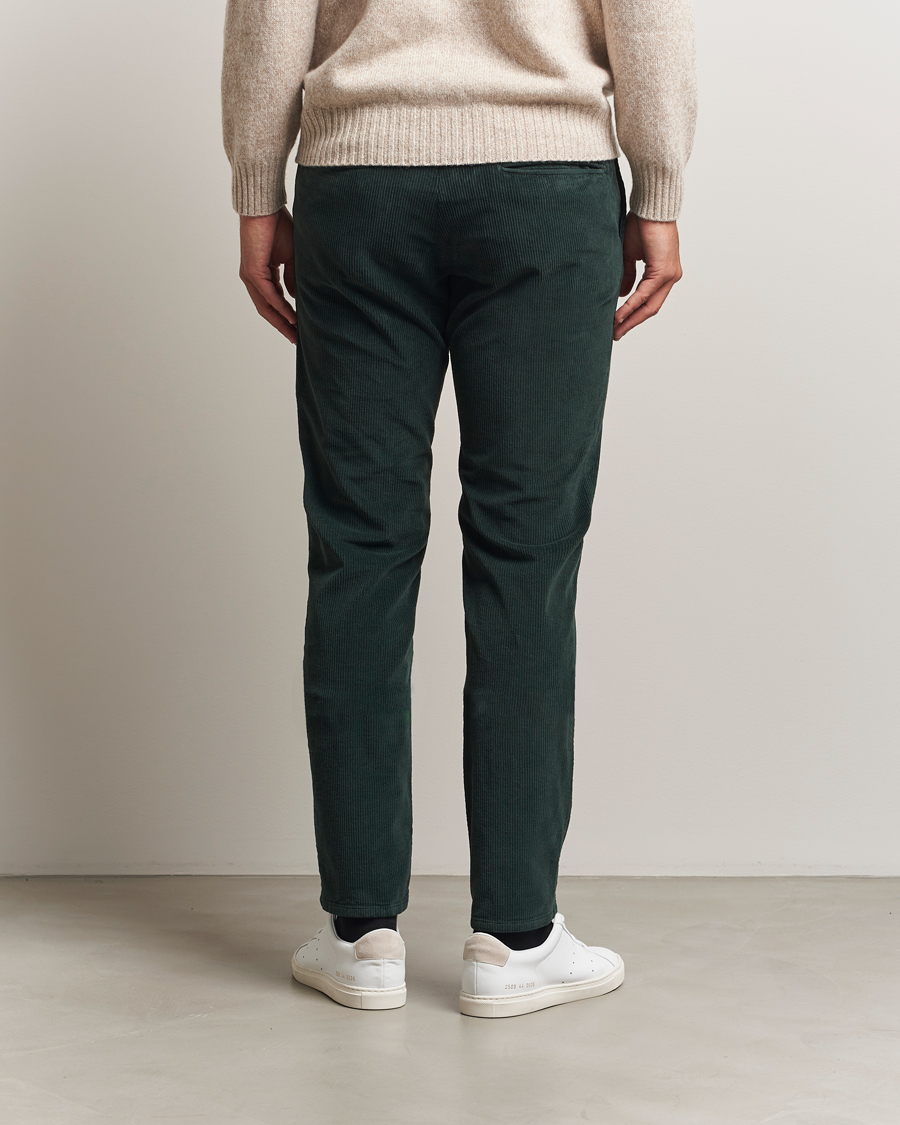 Hombres | Pantalones | Incotex | Slim Fit Leisure Cord Slacks Dark Green
