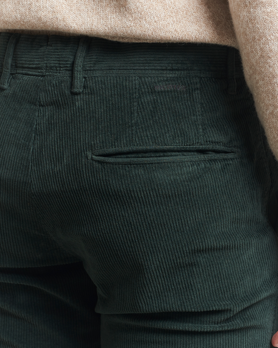 Hombres | Pantalones | Incotex | Slim Fit Leisure Cord Slacks Dark Green
