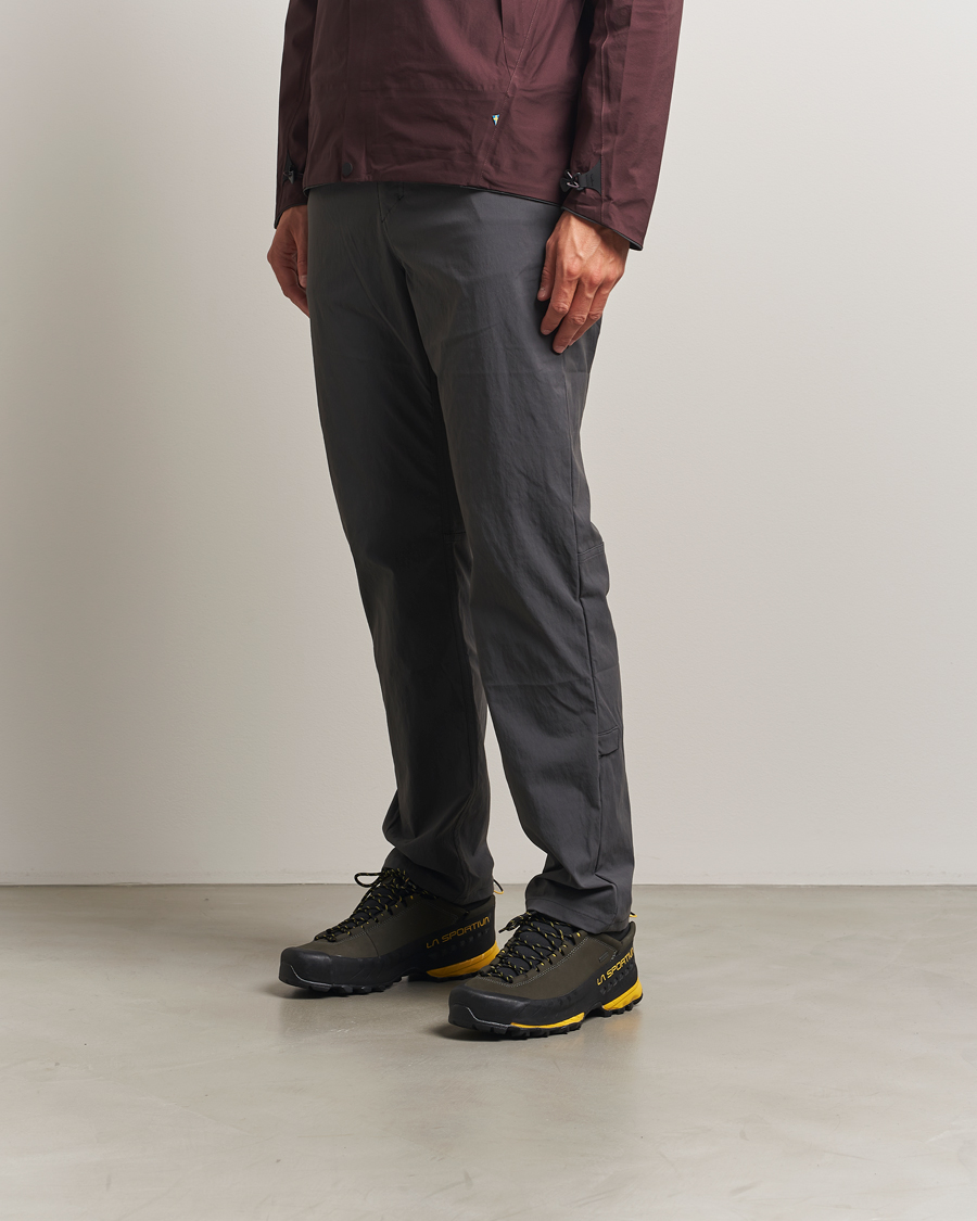 Hombres | Zapatillas de trail | La Sportiva | TX5 GTX Hiking Shoes Carbon/Yellow