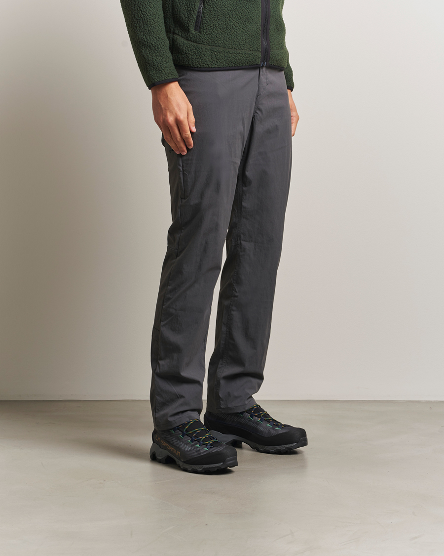 Hombres | Botas | La Sportiva | Aequilibrium GTX Hiking Boots Carbon/Jungle