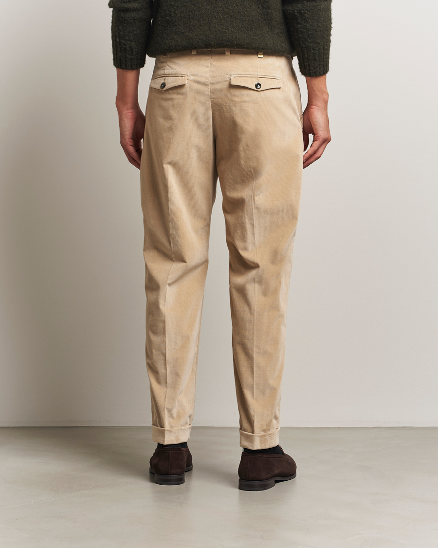 Hombres | Pantalones | PT01 | Slim Fit Pleated Corduroy Trousers Light Beige
