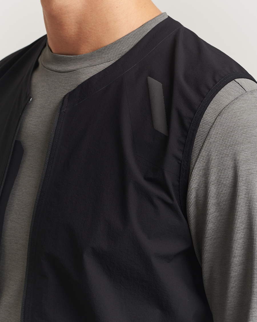 Hombres | Chalecos | SOAR Running | Rainout Gilet Black