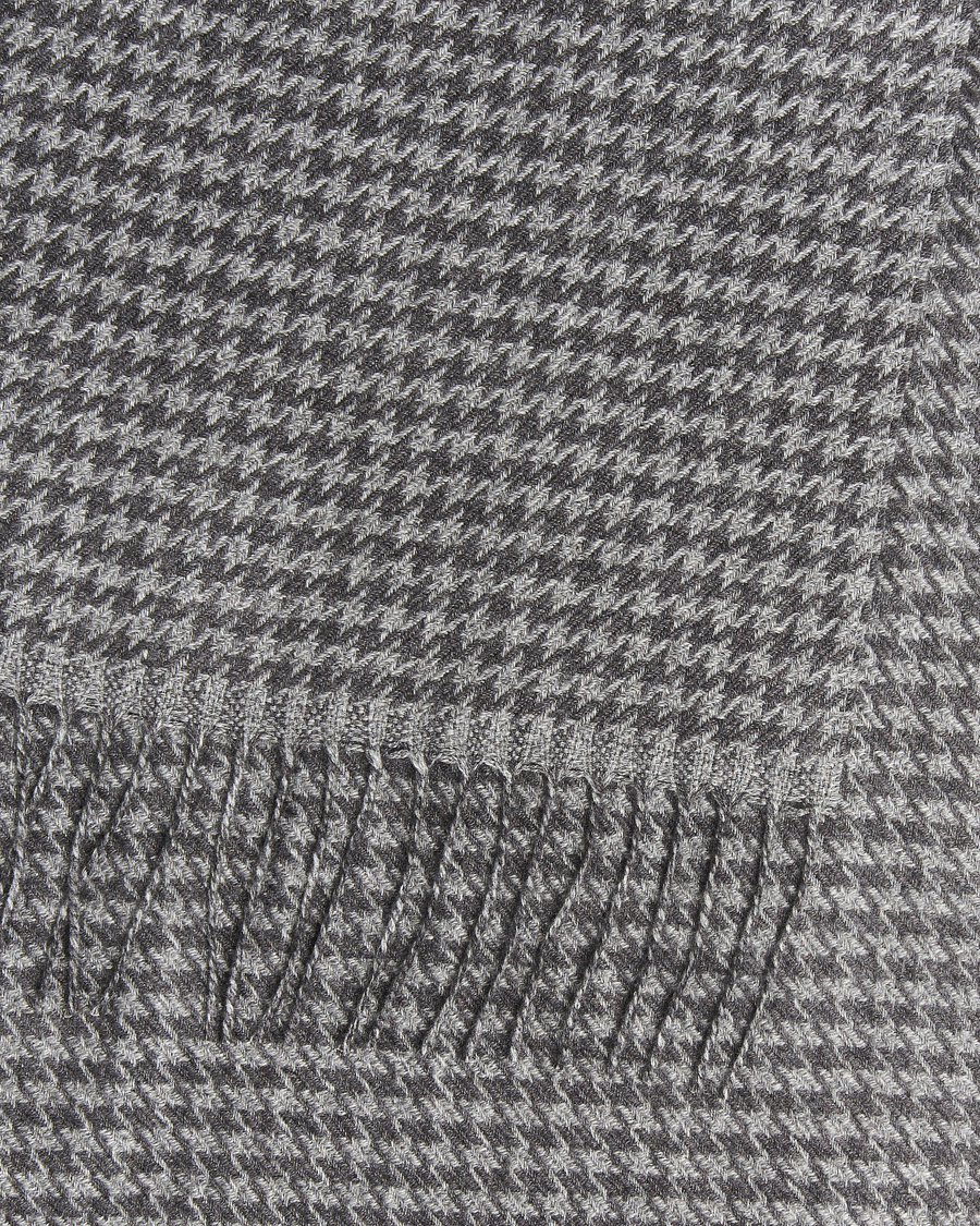 Hombres | Piacenza Cashmere Cashmere/Silk Houndstooth Scarf Light Grey | Piacenza Cashmere | Cashmere/Silk Houndstooth Scarf Light Grey