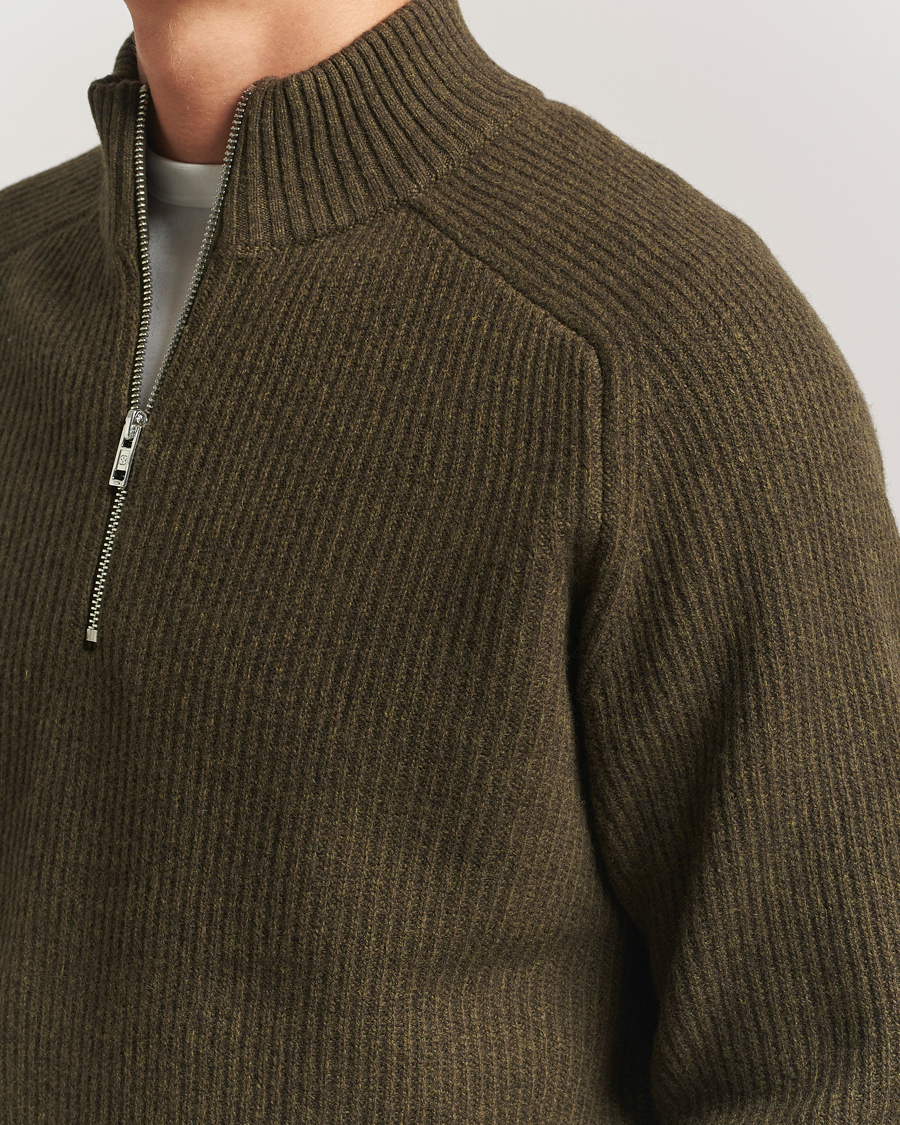 Hombres | Jerséis y prendas de punto | Filippa K | Ribbed Wool Half Zip Moss Green