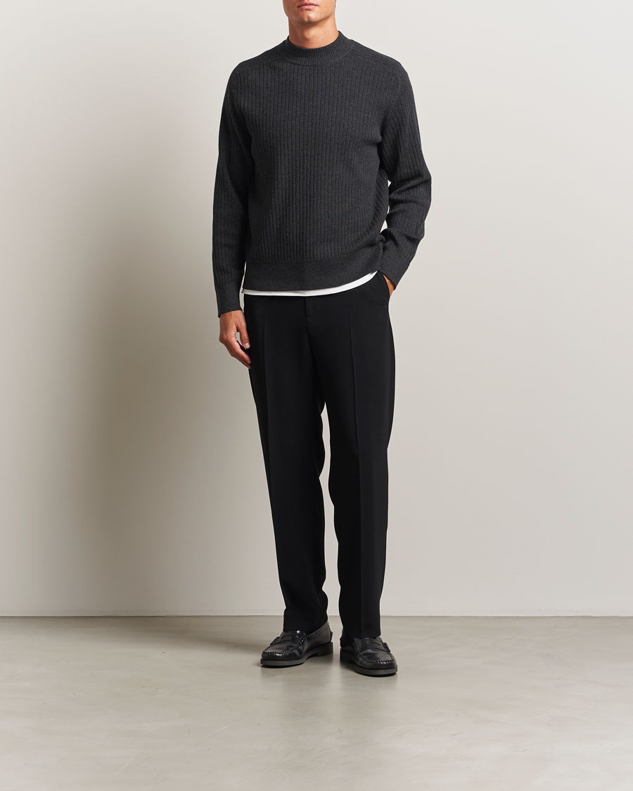 Hombres | Jerséis y prendas de punto | Filippa K | Cotton Merino Knitted Mock Neck Sweater Anthracite Melange