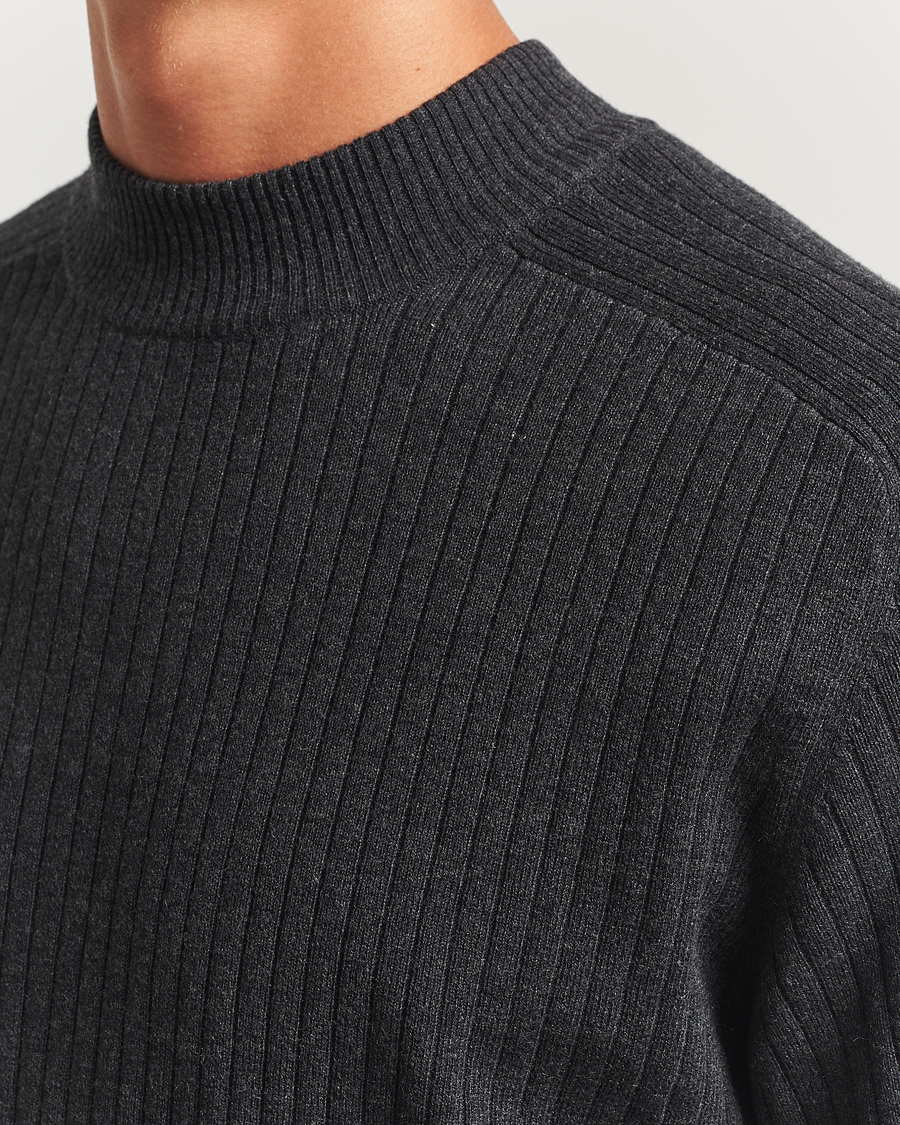 Hombres | Jerséis y prendas de punto | Filippa K | Cotton Merino Knitted Mock Neck Sweater Anthracite Melange