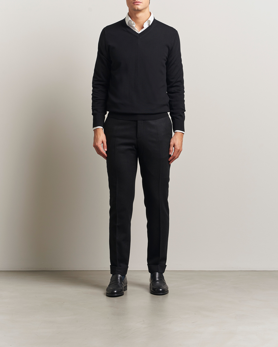 Hombres | Jerséis y prendas de punto | Charles Tyrwhitt | Pure Merino V-Neck Jumper Black