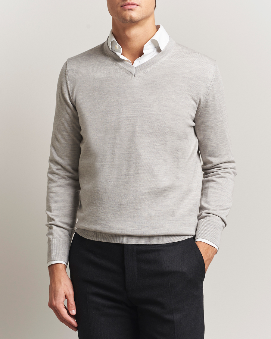 Hombres | Jerséis y prendas de punto | Charles Tyrwhitt | Pure Merino V-Neck Jumper Silver Grey
