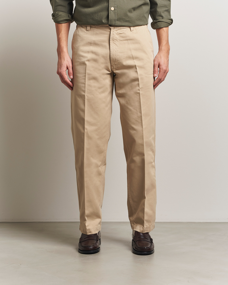 Hombres | Pantalones | Drake's | Flat Front Peached Cotton Chino Sand