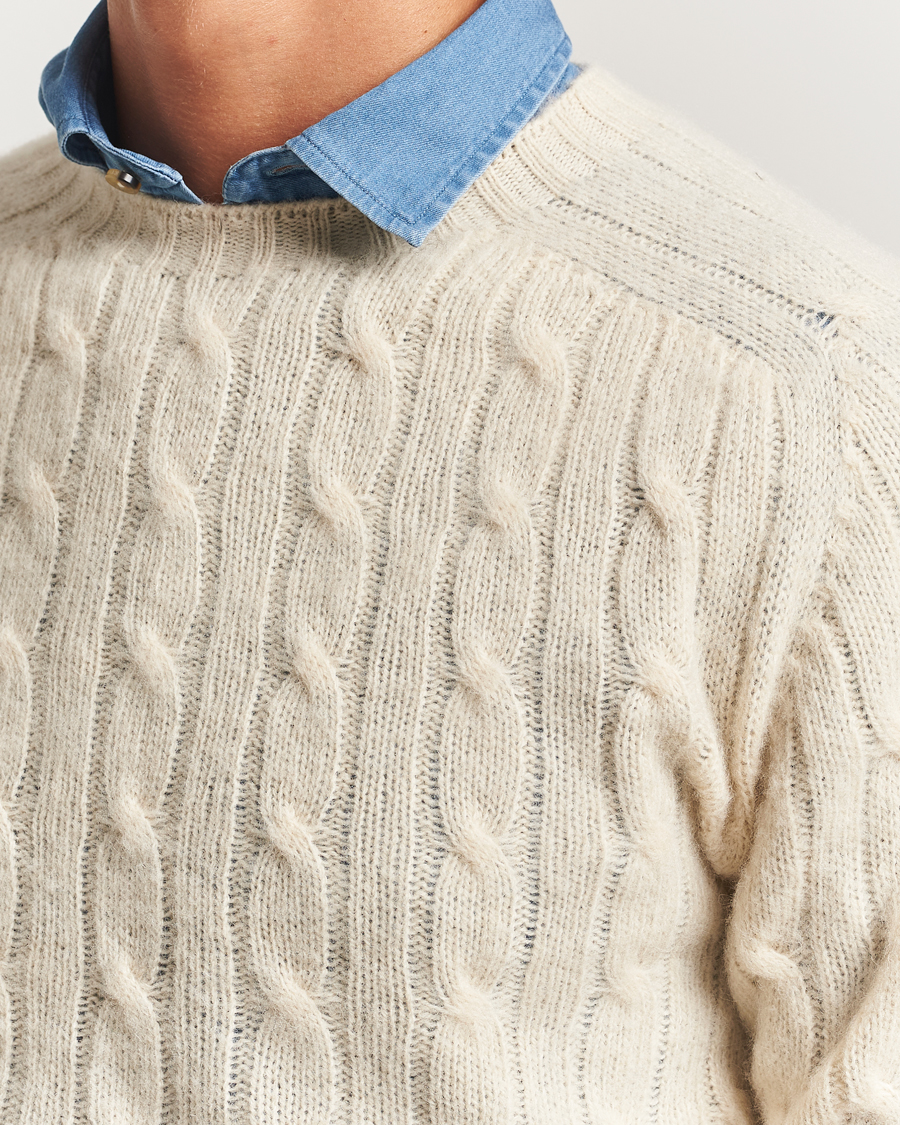 Hombres | Jerséis y prendas de punto | Drake's | Brushed Shetland Cable Crew Ecru