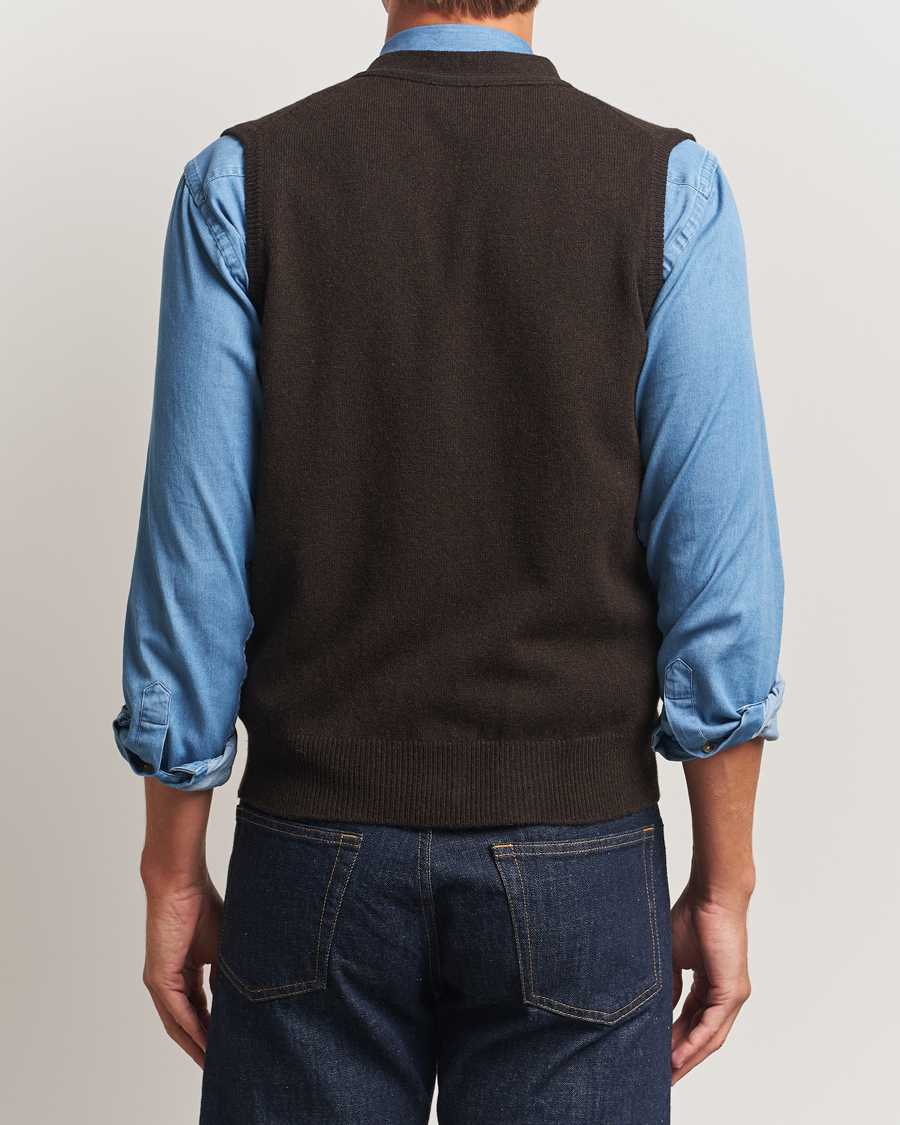 Hombres | Jerséis y prendas de punto | Drake's | Lambswool Vest Cardigan Dark Brown