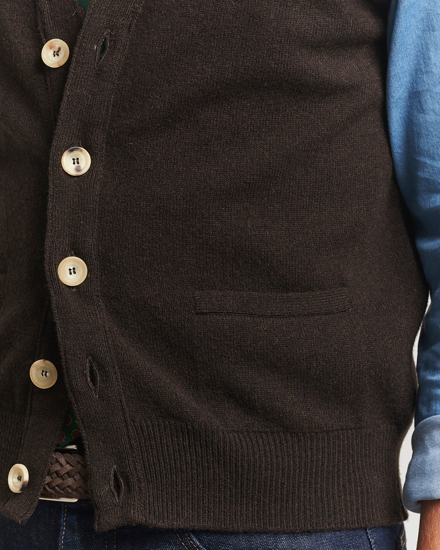 Hombres | Jerséis y prendas de punto | Drake's | Lambswool Vest Cardigan Dark Brown