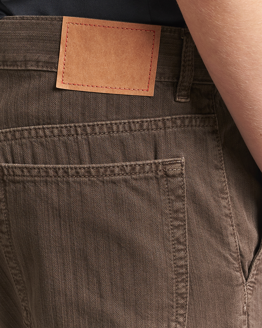 Hombres | Pantalones | Jeanerica | Genua Herringbone Twill Chino Brown