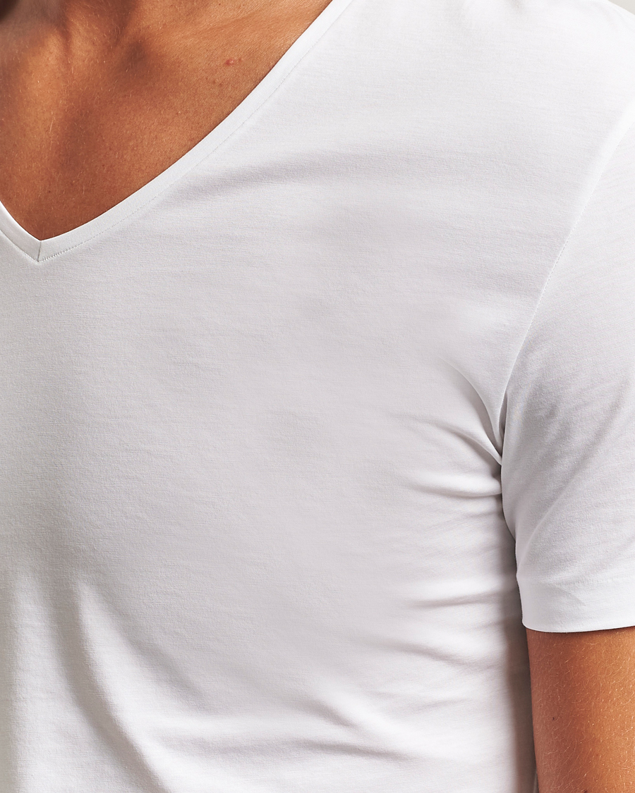 Hombres | Camisetas | Derek Rose | Pima Cotton V-Neck T-Shirt White