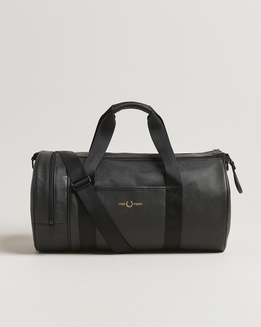 Hombres | Fred Perry Scotch Grain Leather Barrel Bag Black | Fred Perry | Scotch Grain Leather Barrel Bag Black