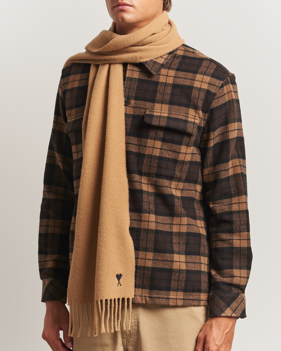Hombres | AMI Heart Logo Scarf Camel | AMI | Heart Logo Scarf Camel
