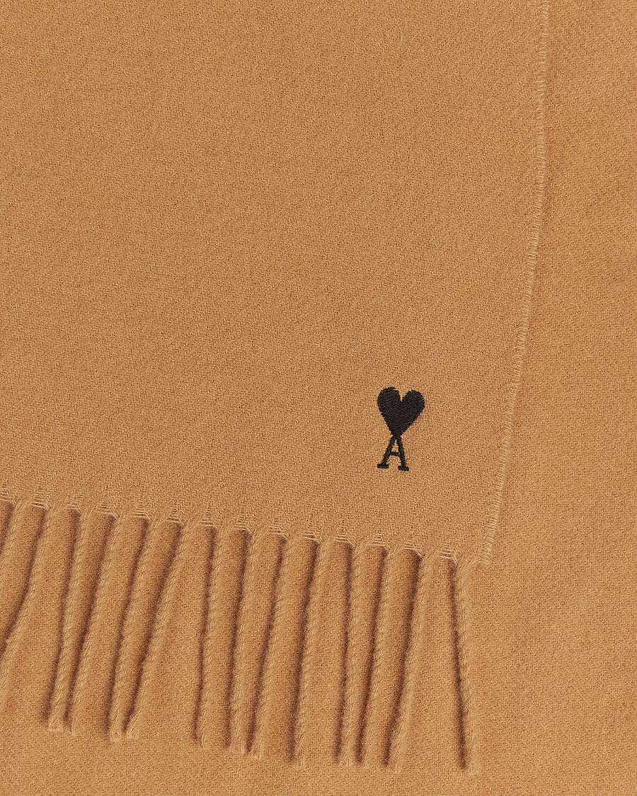 Hombres | AMI Heart Logo Scarf Camel | AMI | Heart Logo Scarf Camel