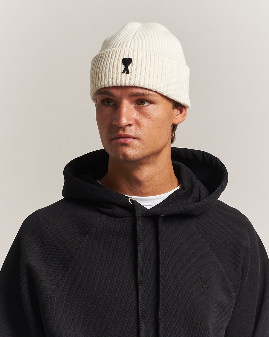 Hombres | AMIContrasted Heart Logo BeanieEcru | AMI | AMIContrasted Heart Logo BeanieEcru