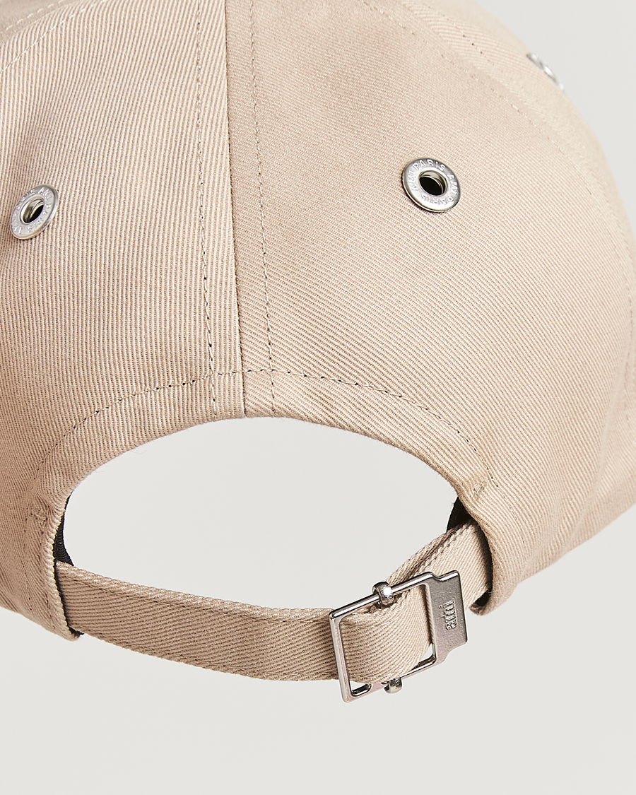 Hombres | AMI Black Heart Logo Cap Cafe Creme | AMI | Black Heart Logo Cap Cafe Creme