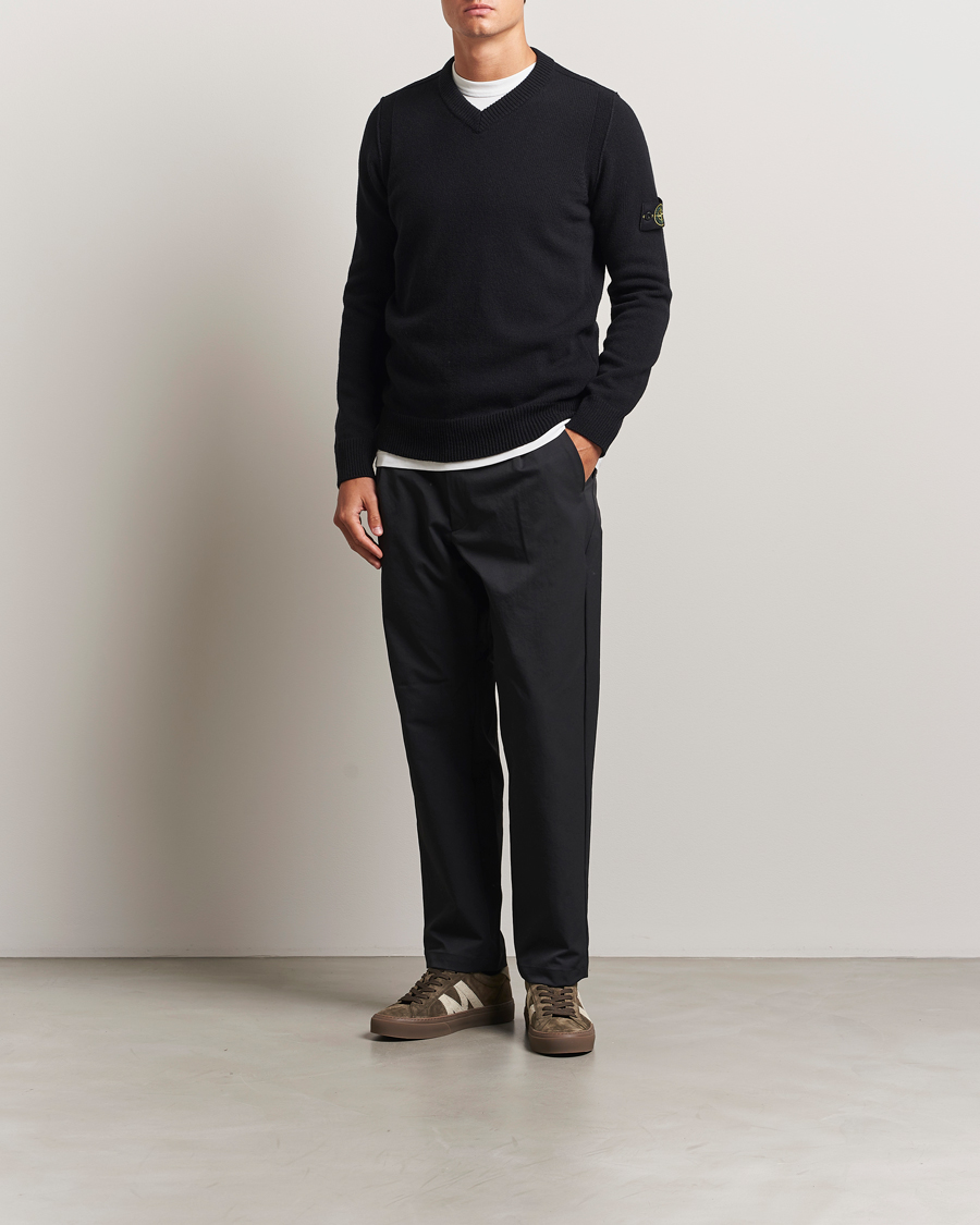 Hombres | Jerséis y prendas de punto | Stone Island | Knitted Lambswool V-Neck Black