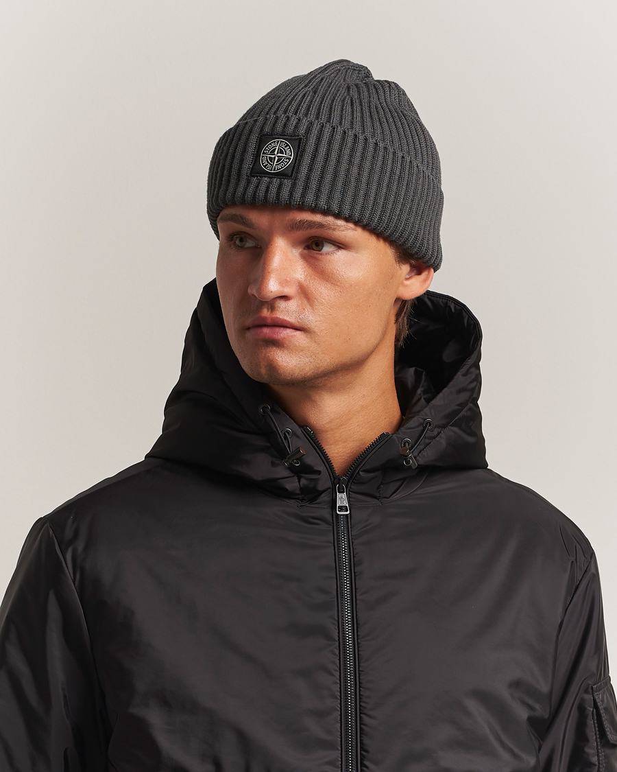 Hombres | Stone Island Full Rib Wool Beanie Lead Grey | Stone Island | Full Rib Wool Beanie Lead Grey