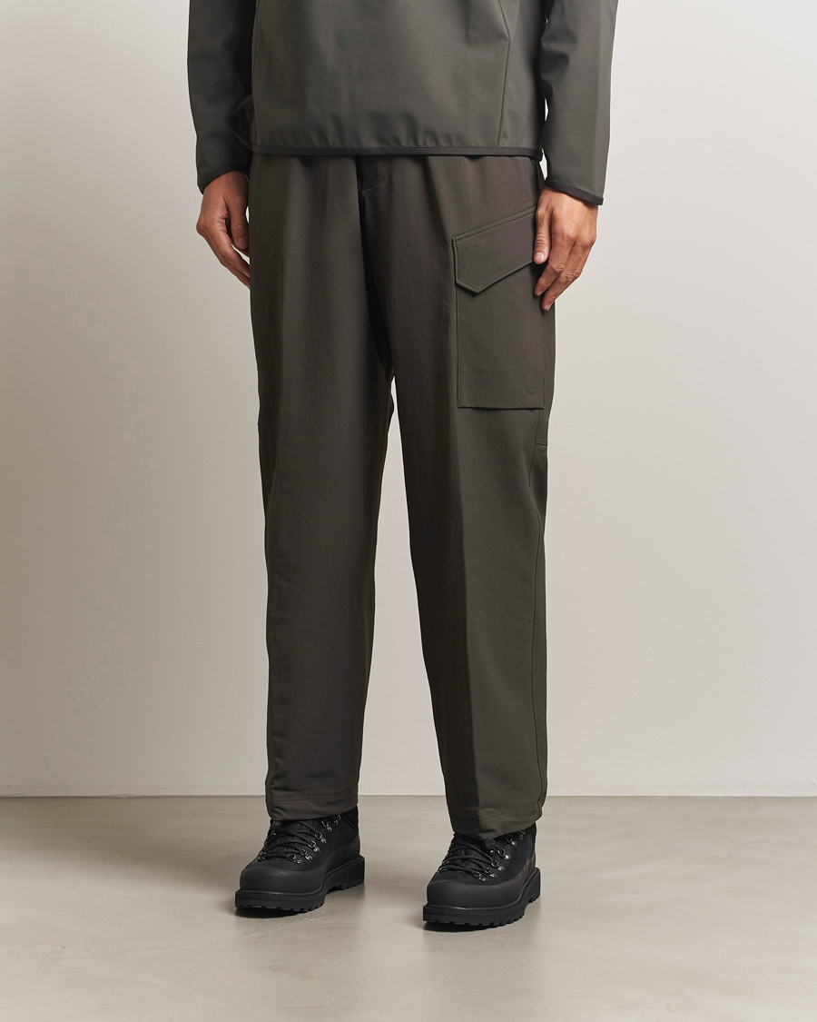 Hombres | Pantalones | Stone Island | Stellina Nylon Stretch Cargo Joggers Lead Grey