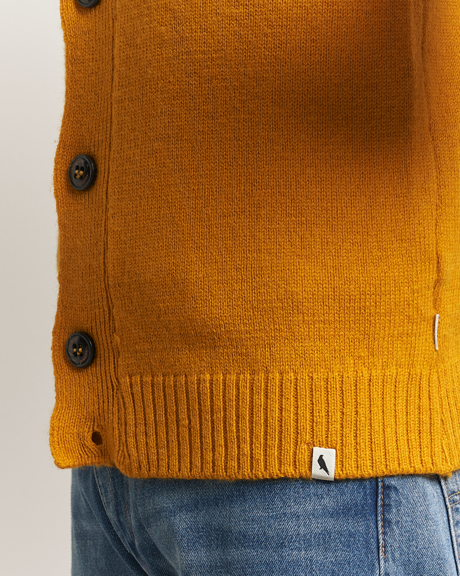 Hombres | Jerséis y prendas de punto | Peregrine | Maker's Stitch Merino Cardigan Honey