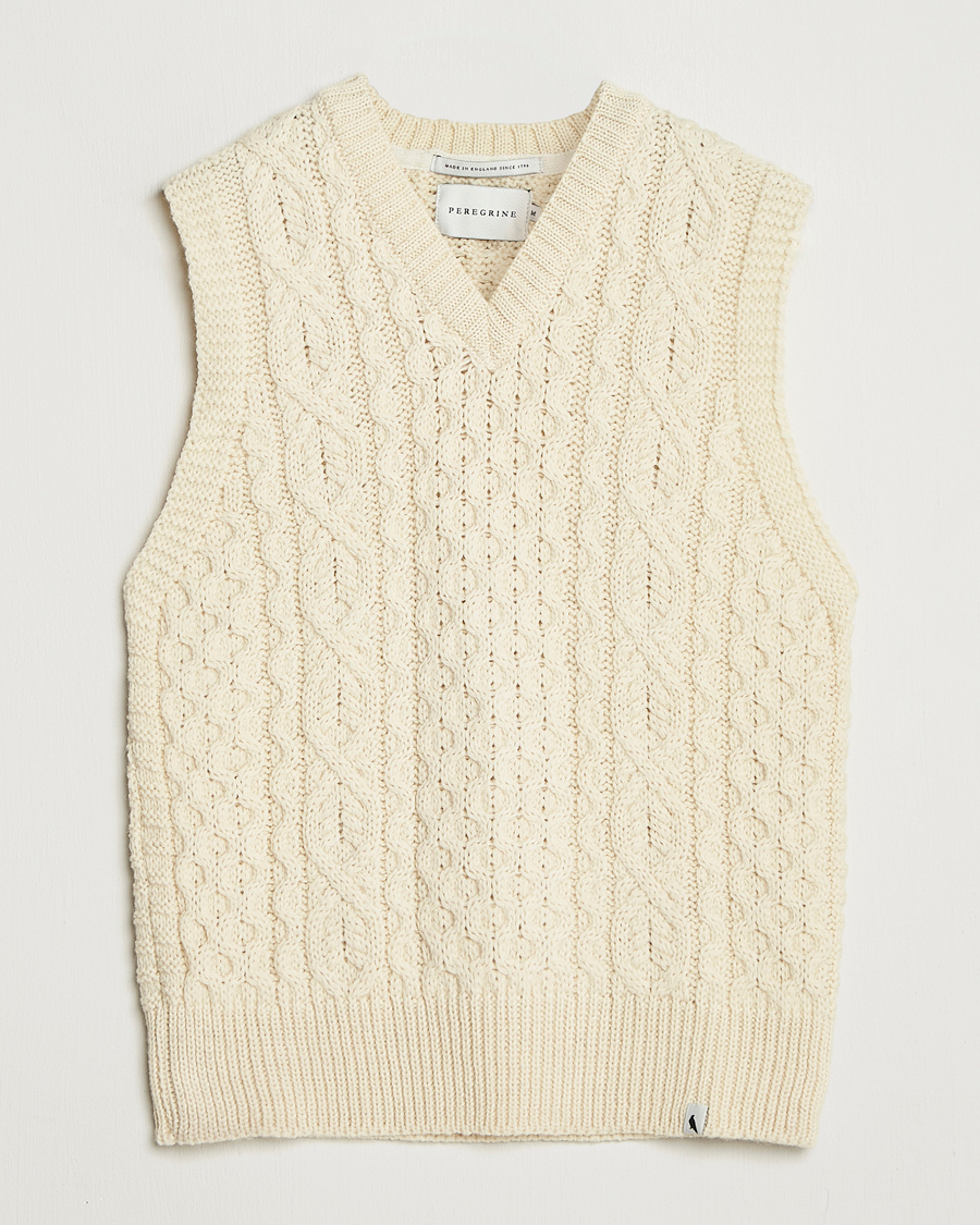 Hombres | Jerséis y prendas de punto | Peregrine | Hudson Wool Aran Knitted Vest Ecru