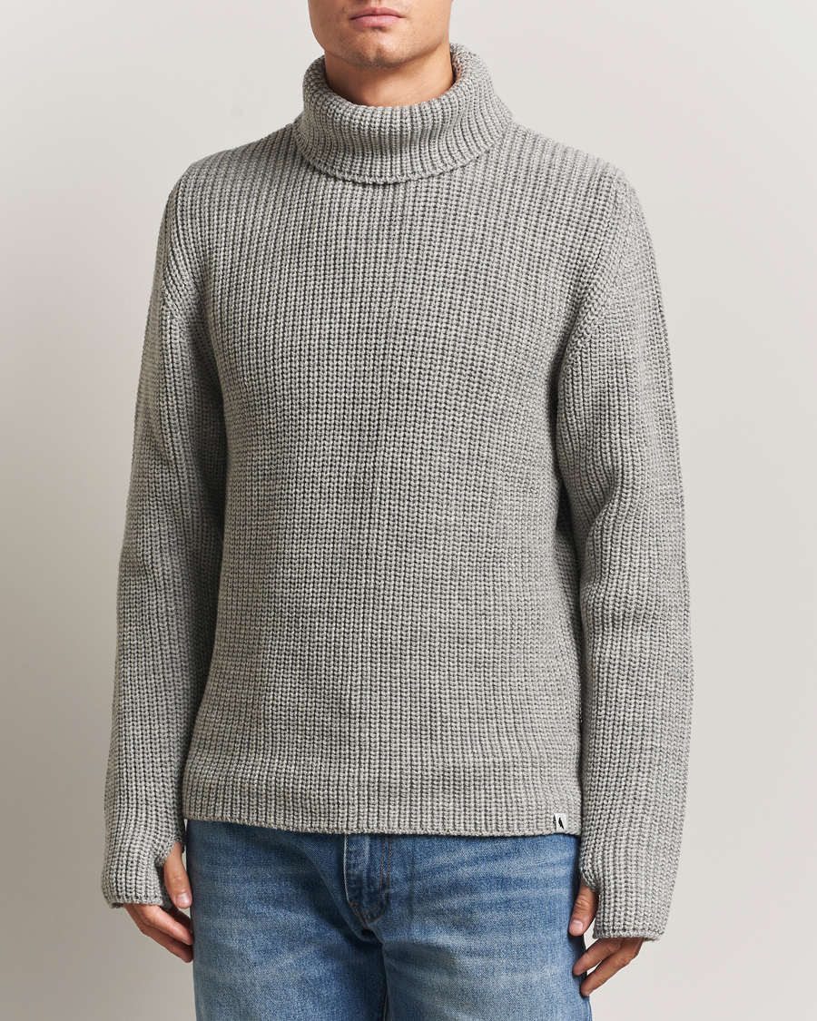 Hombres | Jerséis y prendas de punto | Peregrine | Wilkinson Knitted Merino Rollneck Light Grey