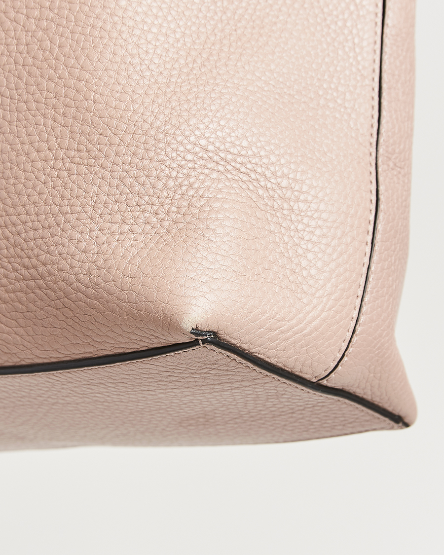 Hombres | Valentino Pre-Owned Medium Rockstud Tote Bag Poudre | Valentino Pre-Owned | Medium Rockstud Tote Bag Poudre