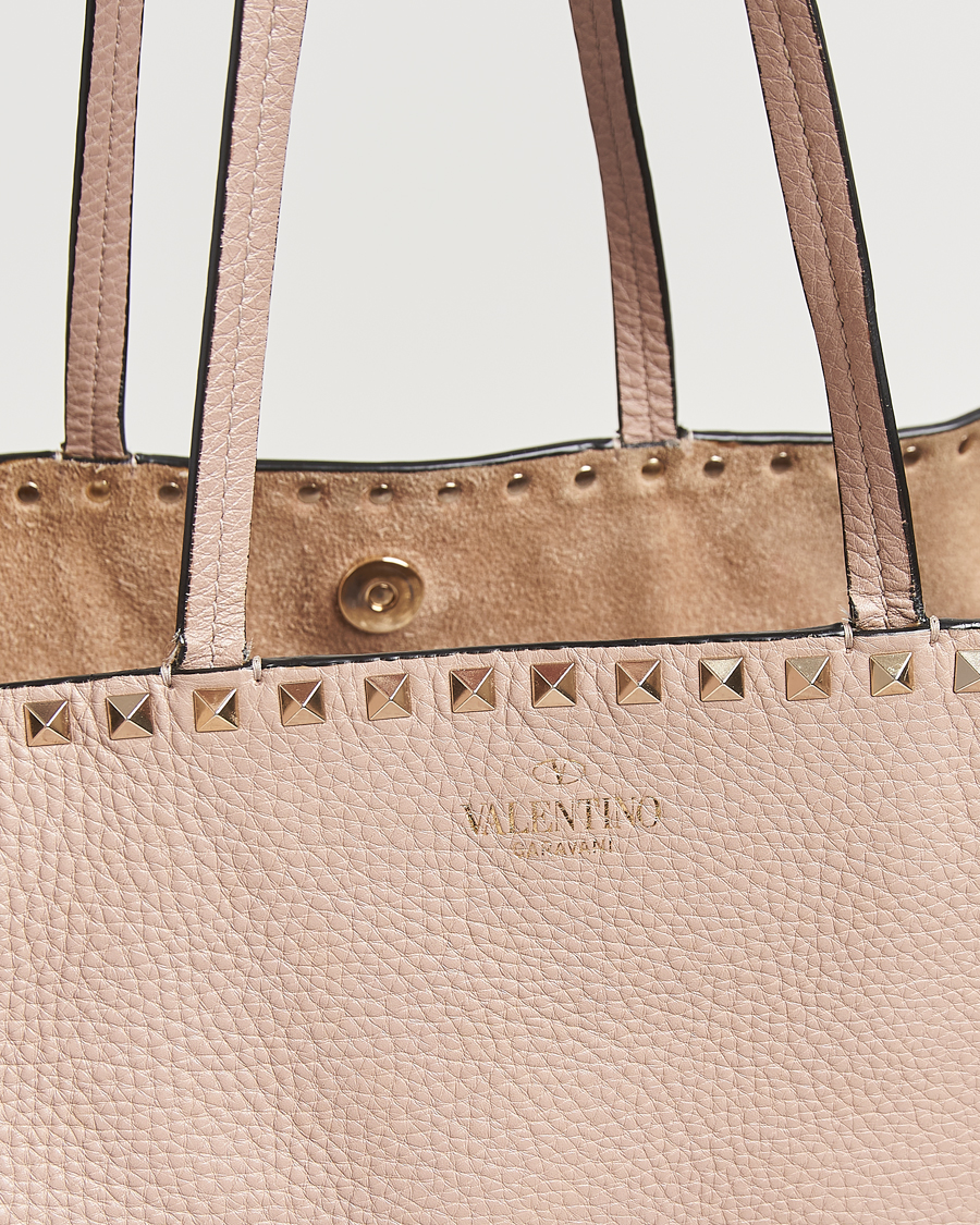 Hombres | Valentino Pre-Owned Medium Rockstud Tote Bag Poudre | Valentino Pre-Owned | Medium Rockstud Tote Bag Poudre